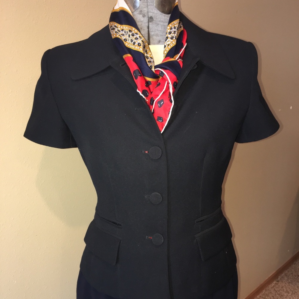 Short sleeve jacket.